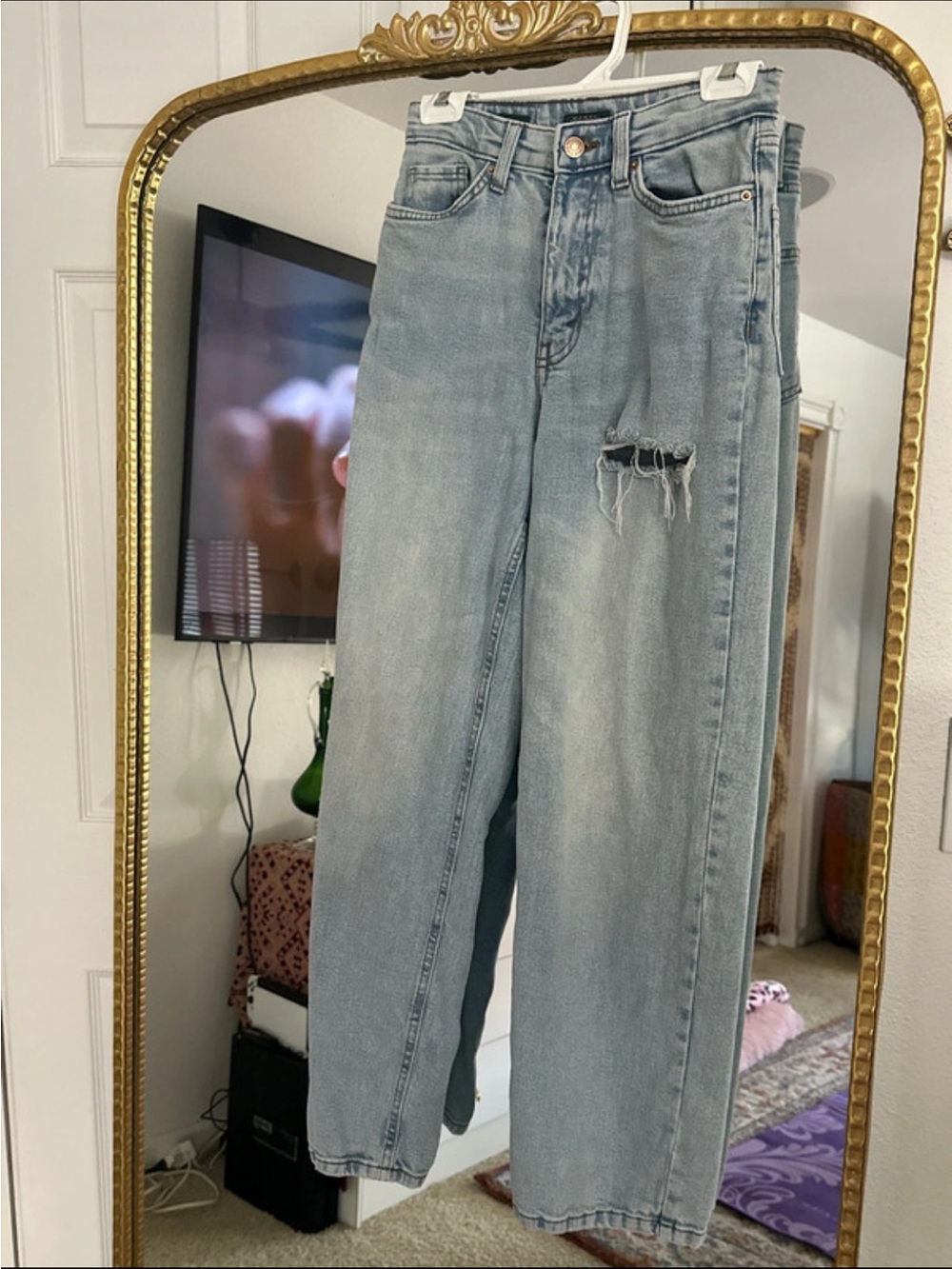 wild fable Light Blue High-Rise Straight Leg Jeans with Distressed Knee